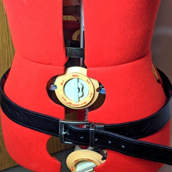 Harley Quinn fully reversible belt - Picture 3 of 3